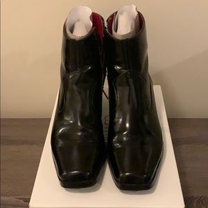 Trendy CALVIN KLEIN Sadi ankle boot!